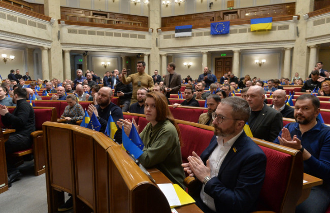 Парламент ухвалив нові правила контролю за закордонними рахунками