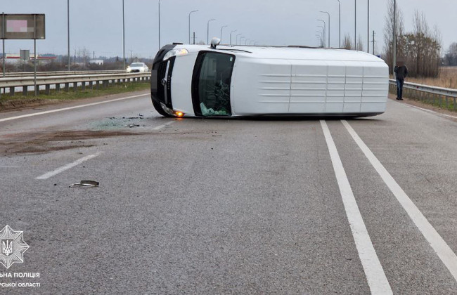 На автодороге Киев — Чоп движение транспорта в направлении Киева затруднено: произошло ДТП