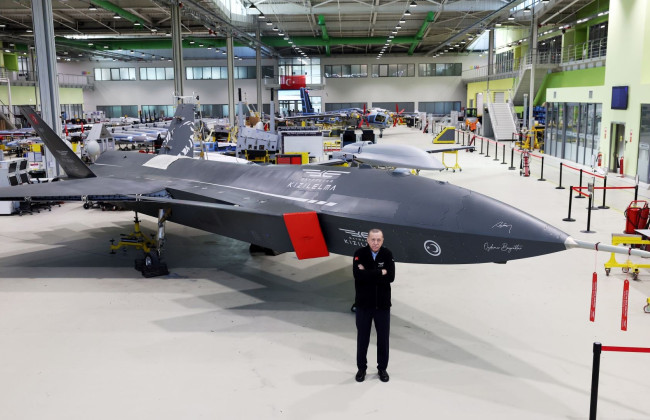 Эрдоган показал, как выглядит новейший БПЛА Bayraktar KIZILELMA