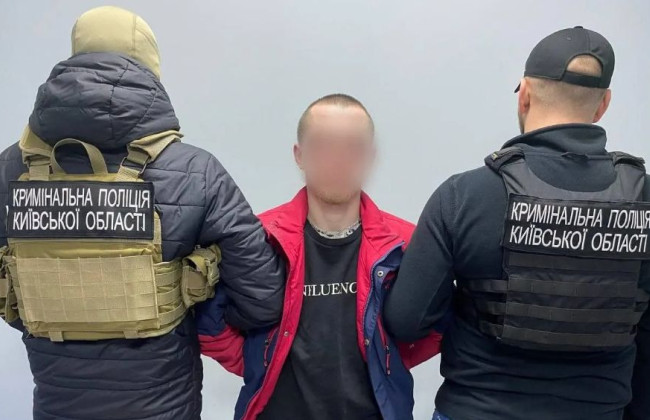 В Киевской области двое парней выбивали у подростка пароль к банковскому приложению