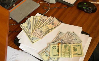 У Києві жінка підбурювала поліцейського до дачі хабаря слідчому