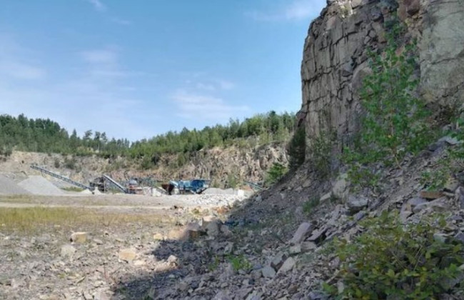 Незаконная добыча гранита: в Ровенской области директору завода сообщили о подозрении