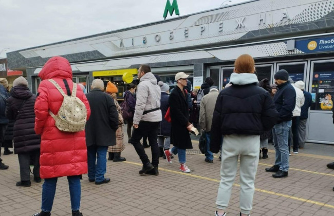 Суд рассмотрел дело во время воздушной тревоги, признав неявку участника как повторную: какой позиции придерживается апелляционный суд
