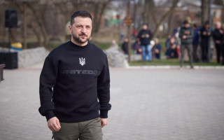 Зеленский посетил Ахтырку и вручил отличие города-героя, фото