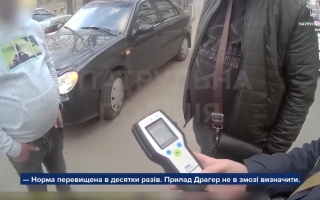 Драгер показал более, чем 5,00 промилле: в Киеве патрульные остановили водителя, который приехал за ребенком в детский сад