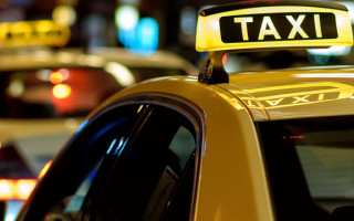 В Финляндии таксист не смог разбудить своего пассажира, обратился в полицию и случайно помог разоблачить канал сбыта амфетамина