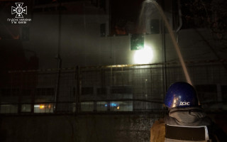 Ночная атака дронами: в Святошинском районе Киева горел магазин, фото