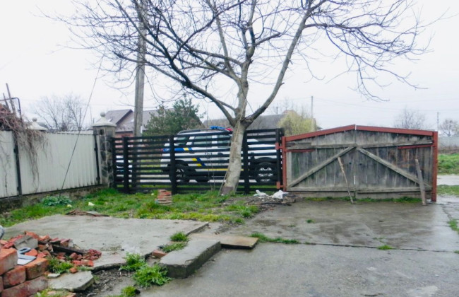 Повесил собаку на глазах детей: в Ивано-Франковской области начали уголовное производство