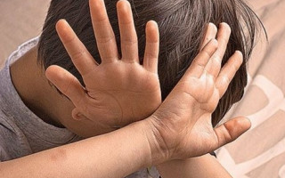 Обещал угостить сладостями: на Днепропетровщине осудили мужчину за развращение 5-летнего мальчика