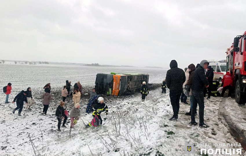 На Хмельниччині перекинувся автобус «Варшава — Одеса» з пасажирами: відкрито кримінальне провадження