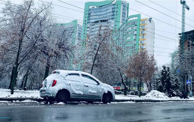 В 12 областях Украины начались отключения света из-за погодных условий