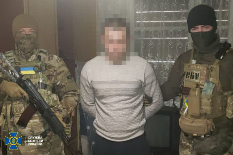 «Охотился» на склады с боеприпасами ВСУ под Авдеевкой: СБУ задержала российского агента, фото