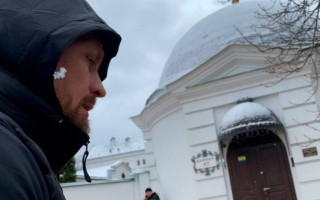 У Лаврі помітили відомого боксера Олександра Усика, фото