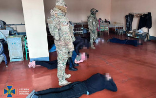 СБУ викрила в’язнів Рівненської колонії, які виманювали гроші у родичів українських військовополонених