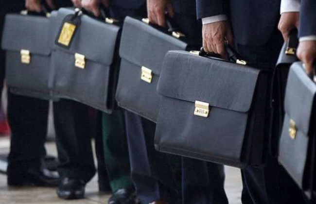 Народные депутаты предлагают увеличить выплаты военнослужащим и их семьям за счет «урезания» зарплаты госслужащим