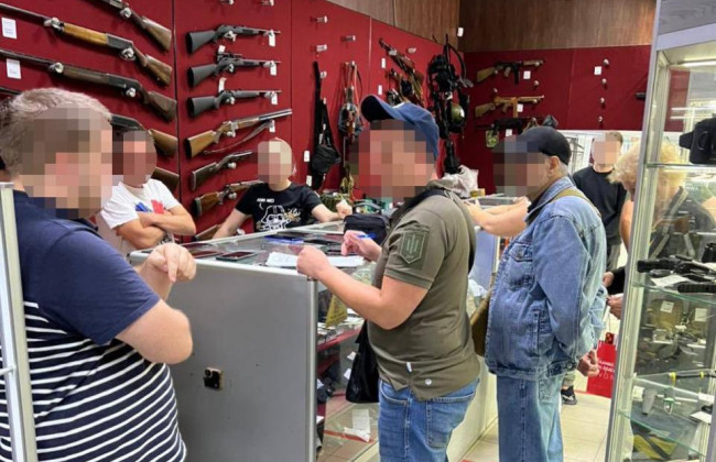 За незаконний продаж гуманітарної допомоги для ЗСУ судитимуть керівників відомої мережі магазинів військового спорядження