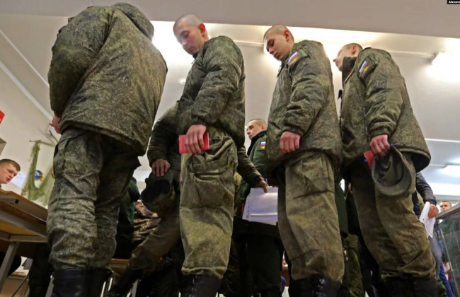 В рф с 1 апреля призовут 147 тысяч человек: путин подписал указ