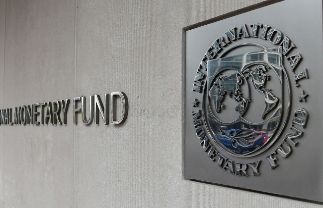 МВФ одобрил программу на 15,6 миллиарда долларов для Украины, - Reuters