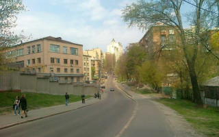 С 1 апреля на улице Татарской в Киеве частично ограничили движение