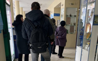 В аптеках Киева образовались большие очереди, фото