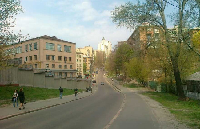 С 1 апреля на улице Татарской в Киеве частично ограничили движение