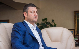 ВАКС разрешил заочное следствие по олигарху Бахматюку в деле о взятке Насирову
