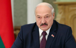 Лукашенко заявив, що готовий попросити у Путіна і стратегічну ядерну зброю
