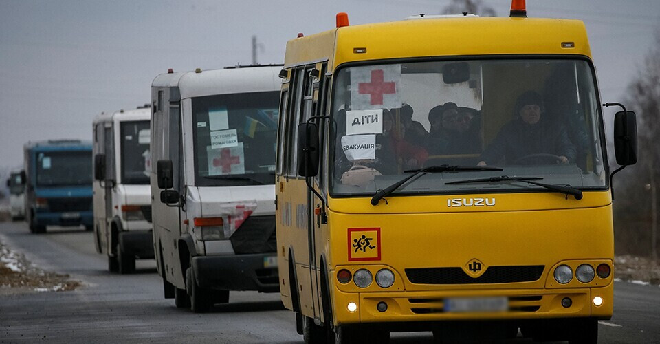 В яких громадах Донеччини може відбутися примусова евакуація дітей: список