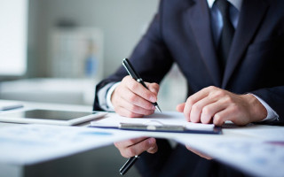 Содействовал растрате более 56 млн гривен: топ-менеджеру банка сообщено о подозрении