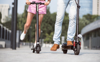 В Украине электрические самокаты и моноколеса признали транспортными средствами