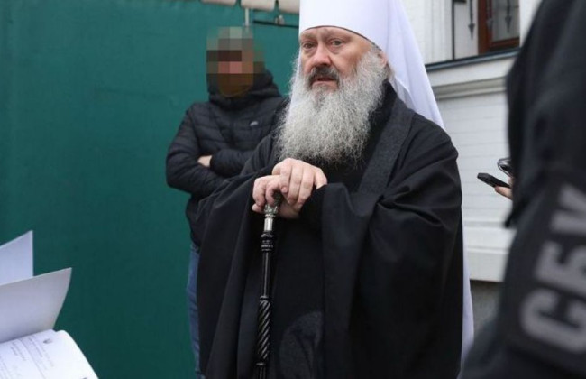 У митрополита УПЦ МП Павла во время обысков заметили шарф от Louis Vuitton, фото