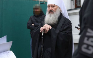 У митрополита УПЦ МП Павла во время обысков заметили шарф от Louis Vuitton, фото