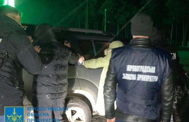 Зарабатывали на продаже авто, ввезенных в Украину для гуманитарных нужд: сообщено о подозрении жителям Киева