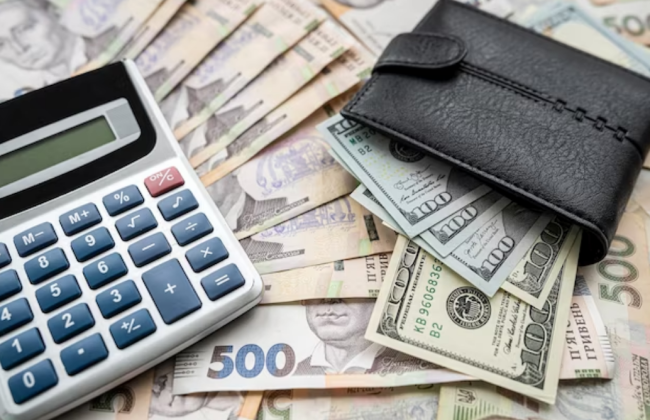 Украинцы могут приобрести страховой стаж или увеличить заработную плату для будущей пенсии: как это сделать