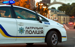 Чоловік скаржився, що поліцейські його не зупиняють та не перевіряють: у патрульній поліції Києва розповіли про курйозні виклики в цьому році