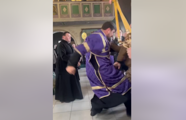 Побиття військовослужбовця під час богослужіння у Хмельницькому: поліція відкрила провадження