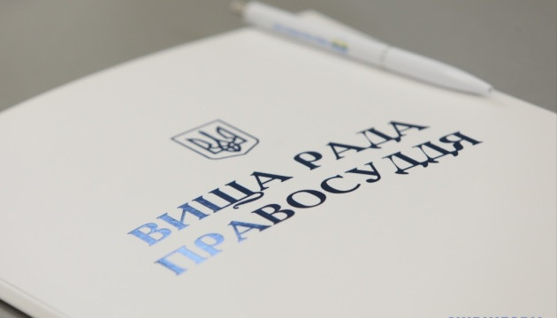 Обвиняемый явился в судебное заседание по своему делу, однако его не пустил в суд охранник