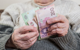 Перерасчет пенсий работающим пенсионерам производится с учетом приобретенного после назначения/предварительного перерасчета пенсии страхового стажа