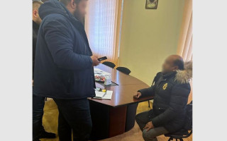 За $10 000 пытался подкупить руководителя Гослекслужбы: перед судом предстанет предприниматель