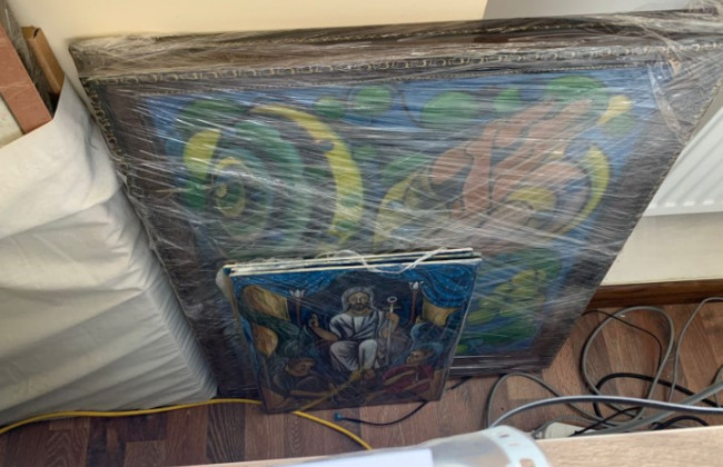 2 тысячи долларов за разрешение на вывоз икон: директор одного из государственных институтов подозревается в требовании взятки