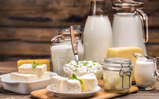 Раді пропонують вдвічі знизити ПДВ на молоко та молокопродукти