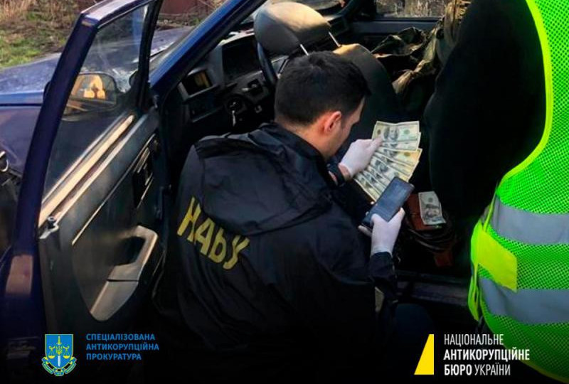 $1100 за закрытие дела о вождении в нетрезвом состоянии: судье из Ровенщины и адвокату сообщили о подозрении