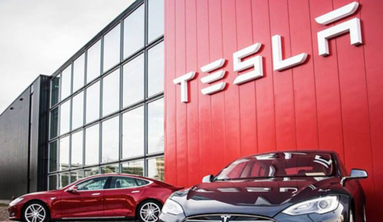 Расова дискримінація в Tesla: компанію зобов'язали виплатити 3,2 млн доларів експрацівнику