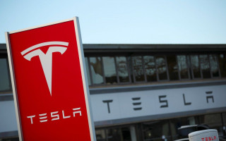 Расова дискримінація: Tesla зобов'язали виплатити колишньому співробітнику 3,2 мільйона доларів
