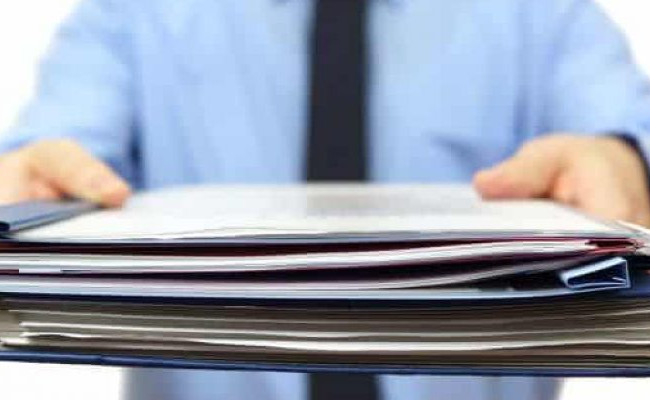 Дружила с состоятельными людьми, чтобы потом завладеть их деньгами: в Сумах разоблачена местная жительница