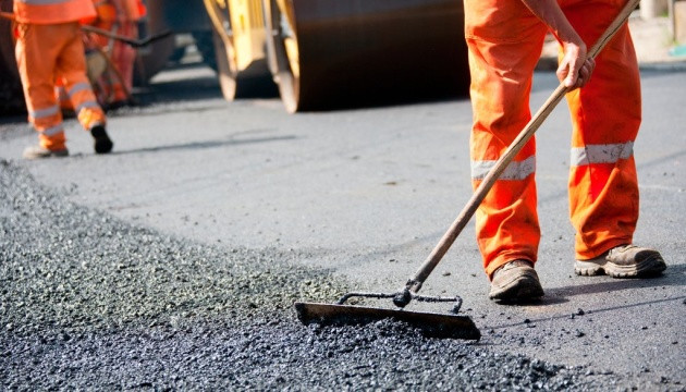 В Киеве на эстакаде-съезде с Днепровского спуска частично ограничено движение транспорта – на какой срок