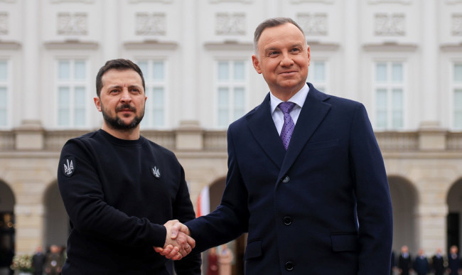 Анджей Дуда вручив Зеленському найвищу нагороду Польщі — Білого Орла, відео