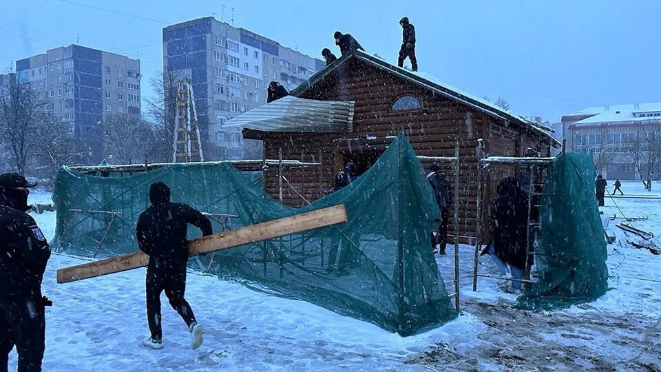 У Львові почали демонтаж незаконно збудованої церкви УПЦ МП: фото і відео