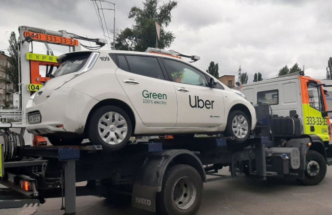 Запретить эвакуацию автомобилей, если они не препятствуют движению: Комитет одобрил законопроект