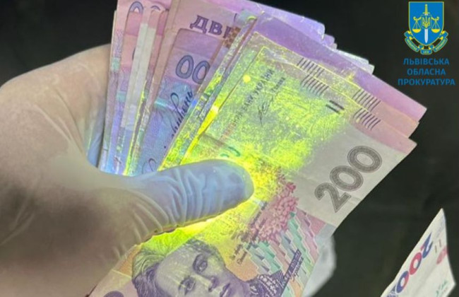 Встановили «таксу» на ввіз товарів: на Львівській митниці викрили схему одержання хабарів